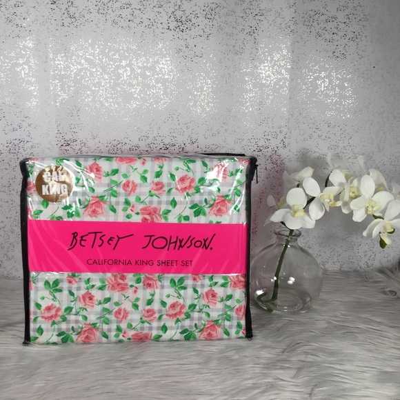 Betsey Johnson Other - 🆕 Betsey Johnson Checkered Flower Cal King Sheets